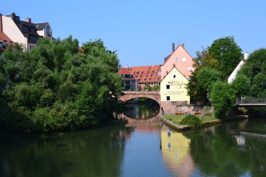 Nuremberg: Private guided tour of the Old Town in German - Churches, historic buildings, and flexible pacing