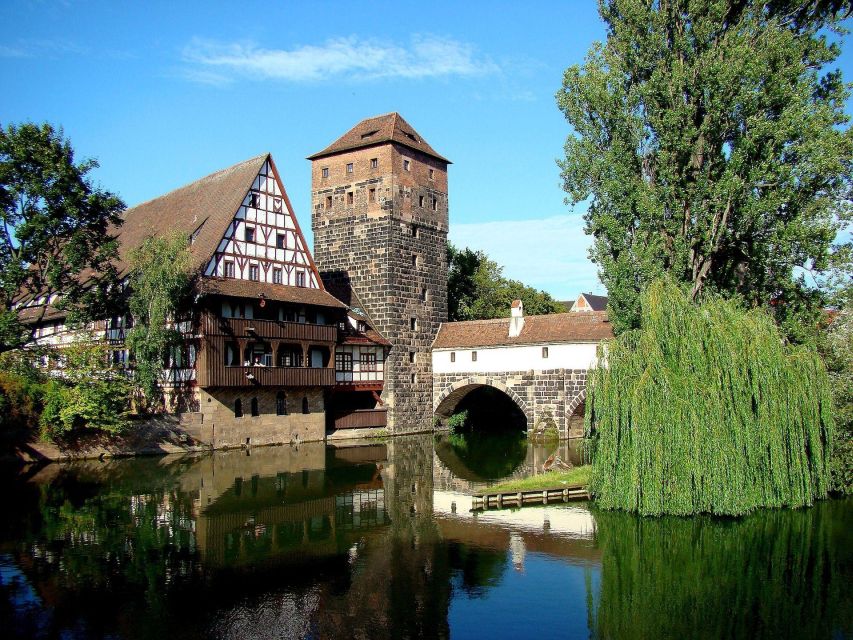 Nuremberg: Private Guided Walking Tour - Turning the right ring at the Beautiful Fountain