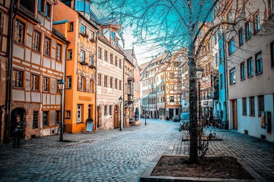 Nuremberg: Private Guided Walking Tour - Frauenkirche and the Little Men Dancing