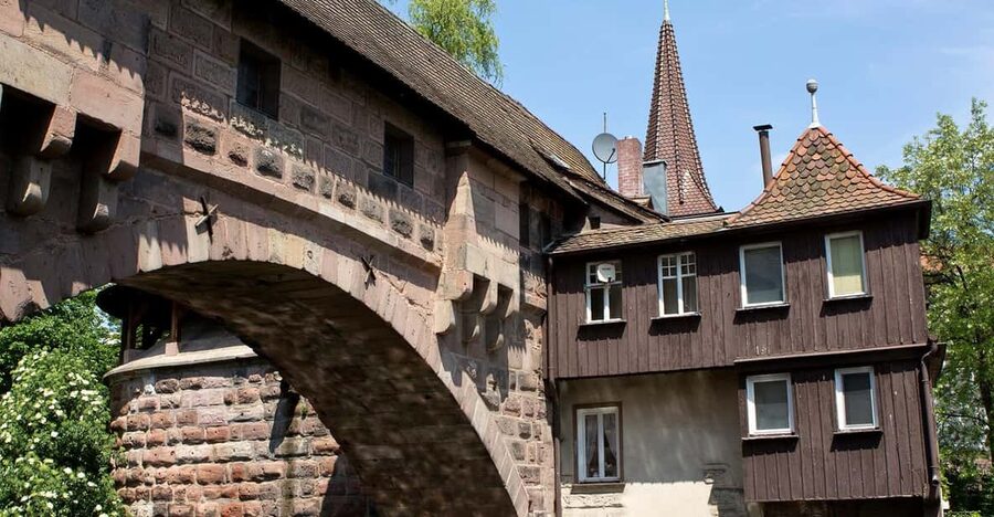 Nuremberg: The Old Town in Evening Light - IN GERMAN - Why the first clue is an ox on the Fleisch Bridge