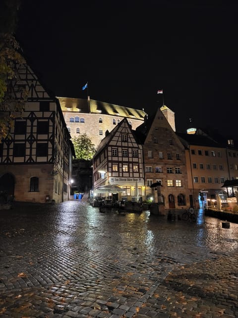 Nuremberg: The Old Town in Evening Light - IN GERMAN - What $17 buys you in practical terms