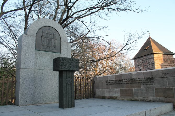 Nuremberg Third Reich Tour in Spanish - St. Sebaldus Church and the long history of antisemitism