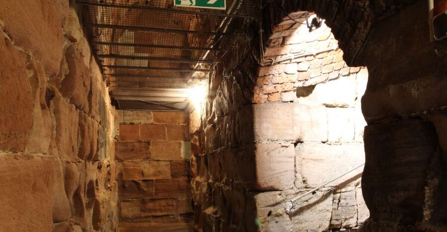 Nuremberg: Tunnels and Secret Passages in the City Wall Tour - Meeting the castle defenses at Obere Schmiedgasse 52