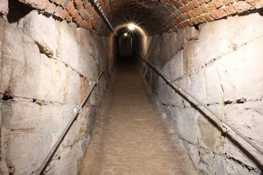Nuremberg: Tunnels and Secret Passages in the City Wall Tour - What the tunnels feel like inside