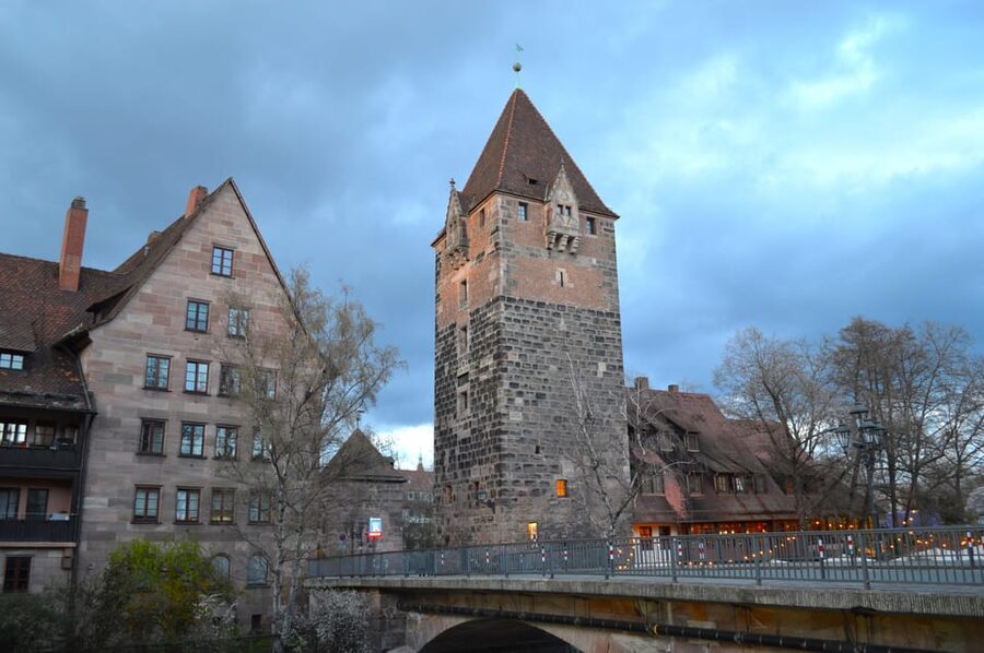 Nürnberg: Mörder, Fälscher, Messerstecher - Witch hunts at the Weinmarkt