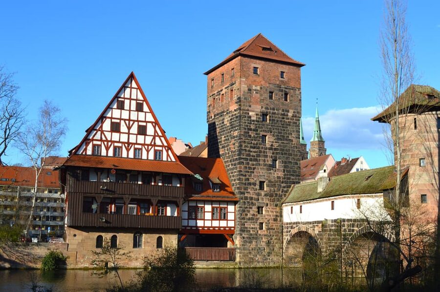 Nürnberg: Mörder, Fälscher, Messerstecher - The Hauptmarkt beyond the Christkindlesmarkt