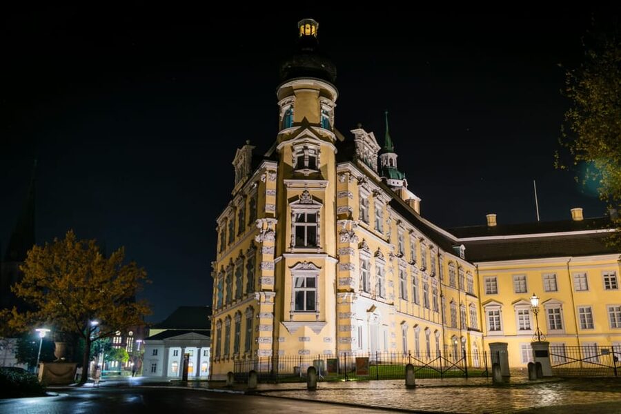 Oldenburg: Nachtwächter-Führung (Erlebnistour) - Starting at Kasinoplatz after sunset