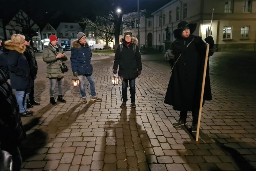 Oldenburg: Nachtwächter-Führung (Erlebnistour) - Secret corridors, vaulted cellars, and darker stories