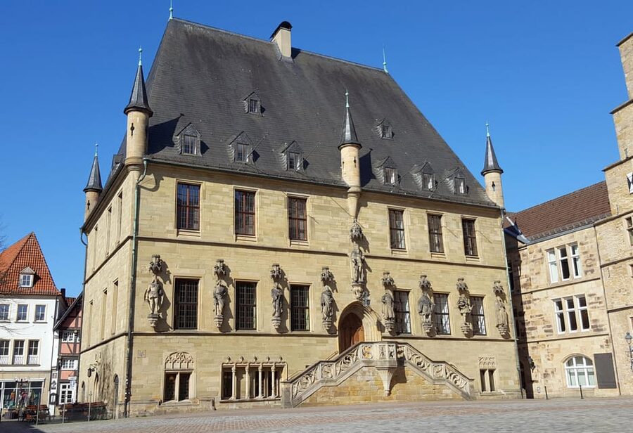 Osnabrück: Rathaus- und Altstadt Tour (Stadtführung) - From Charlemagne to the Hanseatic League