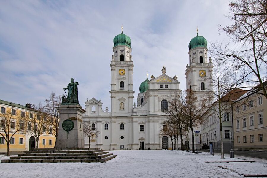 Passau: 1-Hour Guided City Walking Tour - Old Town Hall and the city’s flood lines