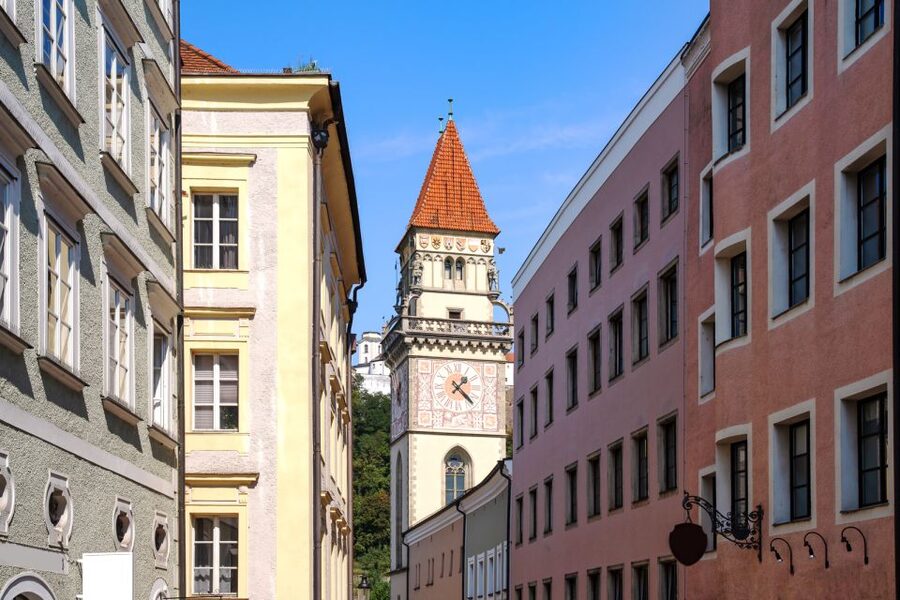 Passau: City Highlights Guided Walking Tour - The narrowest alley and the cathedral’s rear view