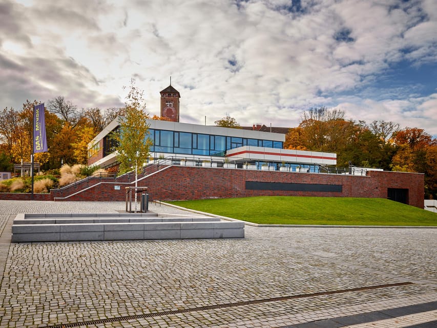 Potsdam: Entry to DAS MINSK Kunsthaus in Potsdam - Soft Power and the three chapters of textile art