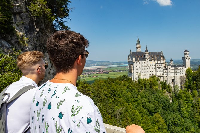 Premium Neuschwanstein Castle and Linderhof VIP Tour from Munich - Oberammergau: a short village pause
