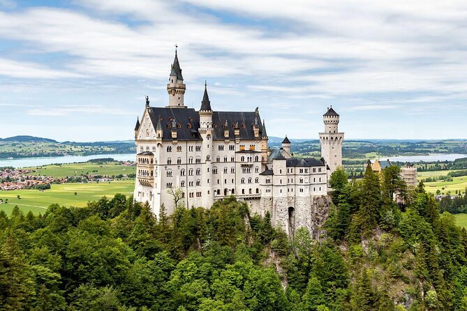 Premium Neuschwanstein Castle and Linderhof VIP Tour from Munich - What the guides add to the day