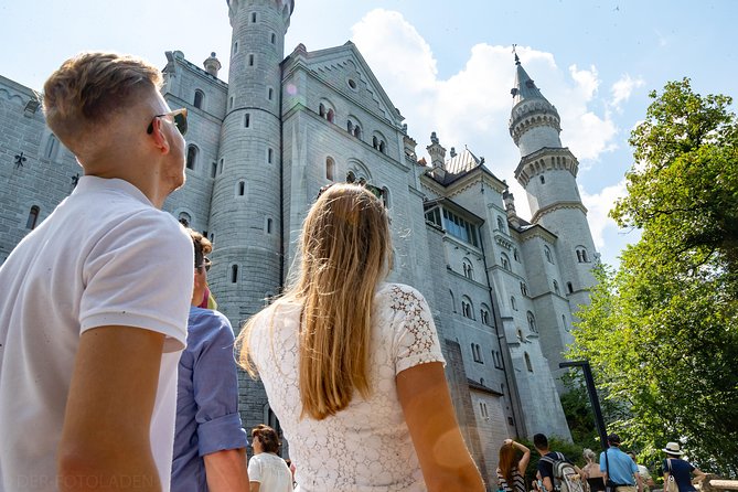 Premium Neuschwanstein Castle and Linderhof VIP Tour from Munich - Walking, weather, and who should think twice