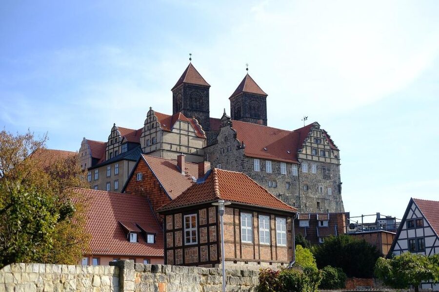 Premiumstadtführung (historische Altstadt und Schlossberg) - Following the old town route through medieval lanes