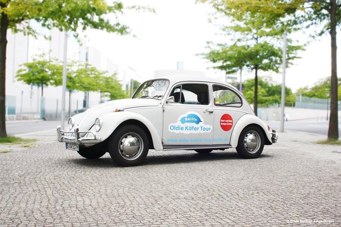 Private 4h Berlin Discovery Tour in an Oldtimer Volkswagen Beetle - Self-drive freedom versus a local guide