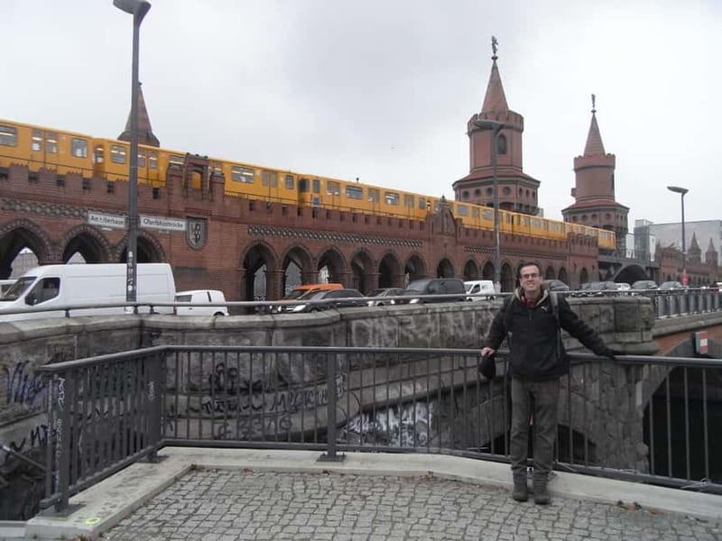 Private Alternative Berlin Tour -Murals, Graffiti and Squats - Dead Chicken Alley and the raw edge of street art