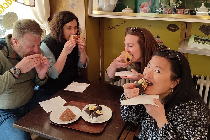 Private Berlin Bites & Historical Highlights - 2,5hrs - Starting at Hackesche Höfe and the Scheunenviertel