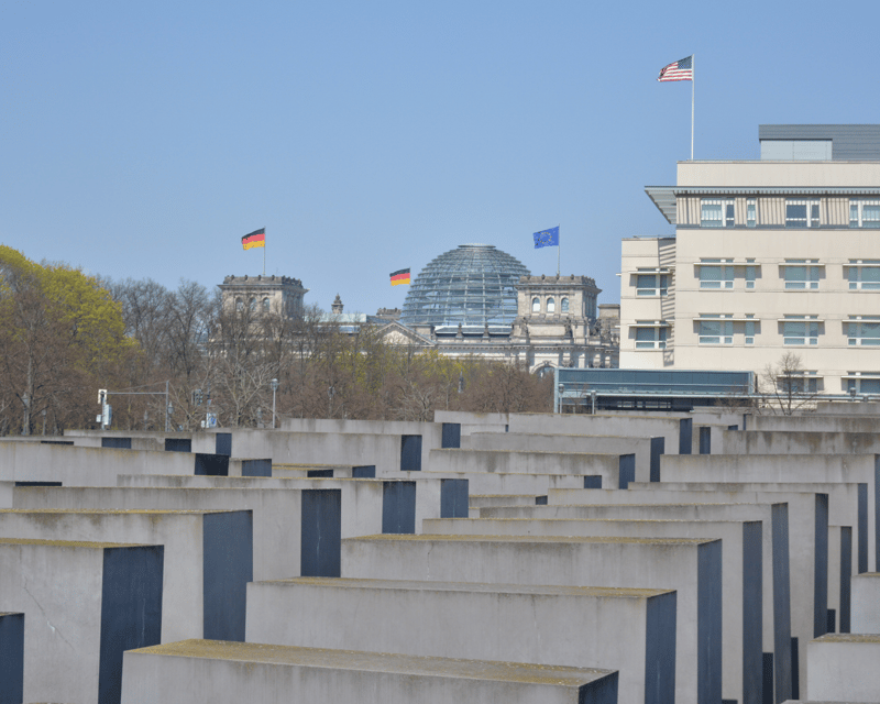 Private Berlin In a Day History Tour With Expert Guide - Walking the Wall from memorial to checkpoint