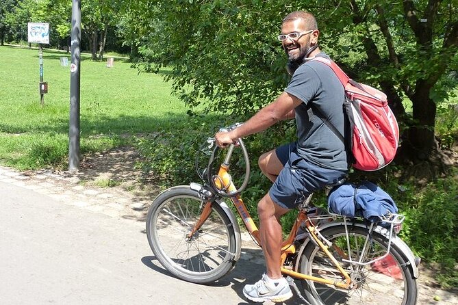 Private Guide Up to Group 6 - ONE Rickshaw, (E)Bikes, E-Scooters - Topography of Terror and the Führerbunker site