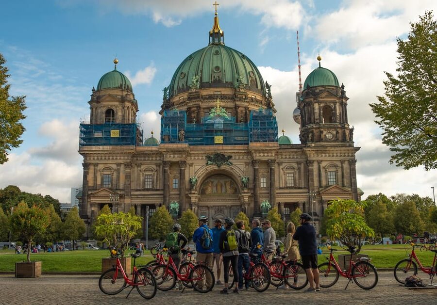Private Highlights of Berlin Bike Tour - Checkpoint Charlie and the Cold War city