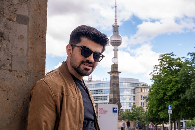 Private Personalized Photoshoot in Berlin - Walking, posing, and accessibility