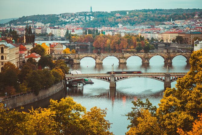 Private Transfer from Berlin to Prague with 2h of Sightseeing - Key points at a glance