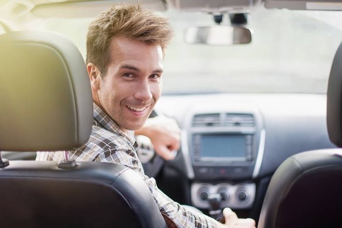Private Transfer from Berlin to Prague with 2h of Sightseeing - Who should book this private road journey?
