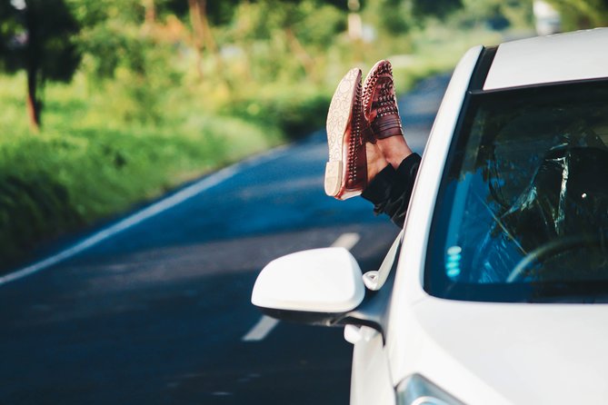 Private Transfer from Berlin to Prague with 2h of Sightseeing - What the vehicle choice means for your group