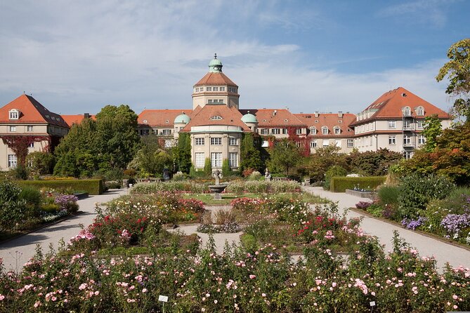 Private transfer: Vilshofen to Munich with 2h sightseeing stop - Vehicle choices for one person or a large group