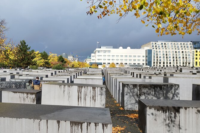 Private Walk with Berlin Tour Guides (Din EN 15565)-Taylor Made - Checkpoint Charlie and the former border strip