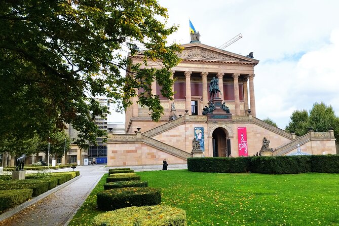 Private Walk with Berlin Tour Guides (Din EN 15565)-Taylor Made - Gendarmenmarkt and the architecture of old Berlin