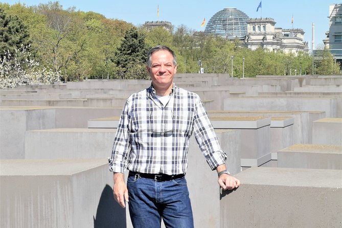 Private Walking Tour Berlin 3 hours: Brandenburg, Historic Center - Checkpoint Charlie and Berlin’s divided past