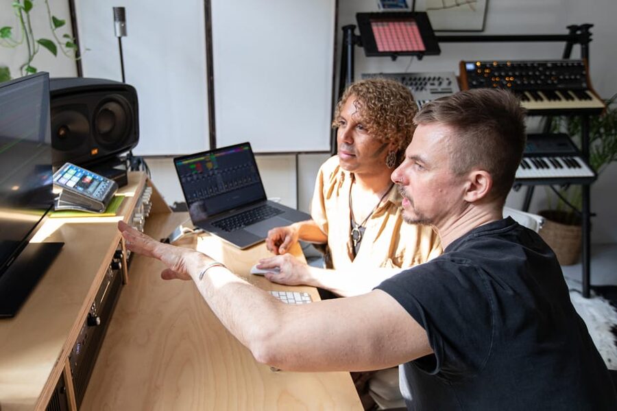 Produce Techno and House Music in Berlin - Starting with synthesizers and drum machines