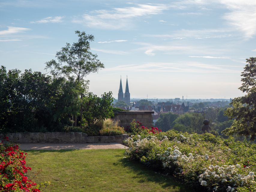 Quedlinburg: Guided City Highlights Walking Tour - The uphill finish at castle hill
