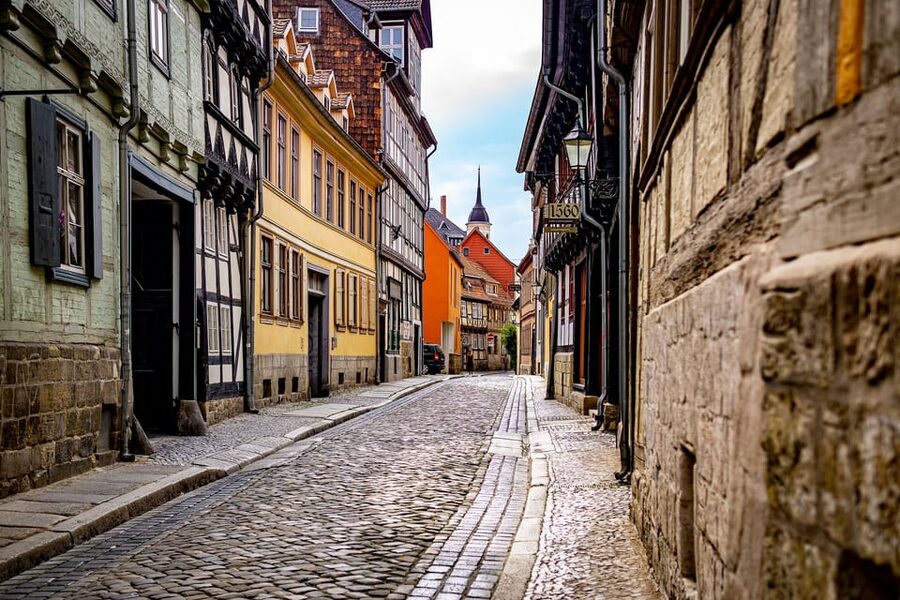 Quedlinburg: Guided City Walk - Highlights tour (private) - The market square and Quedlinburg Town Hall