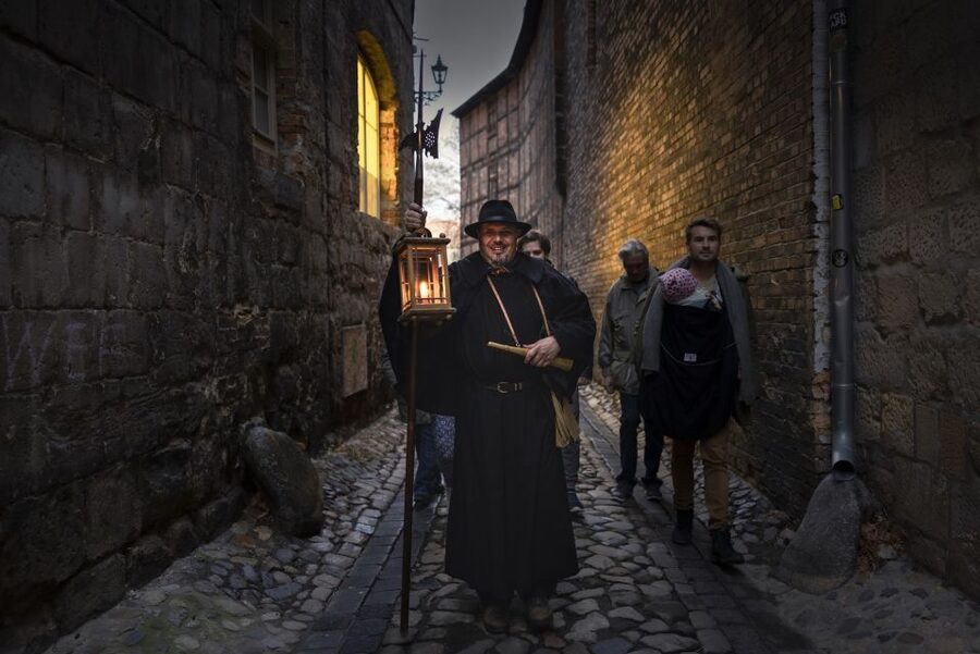 Quedlinburg: Historical Old Town Evening Walking Tour - Meeting Quedlinburg after dark