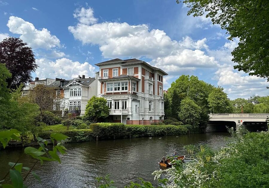 Radtour um die Alster & durch traumhafte Alsterviertel - Stories, Stops, and the Guide’s Role
