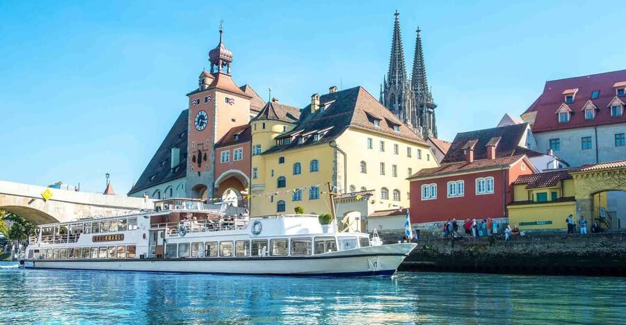 Regensburg: City Highlights Historical Boat Tour - Passing beneath the 12th-century Stone Bridge