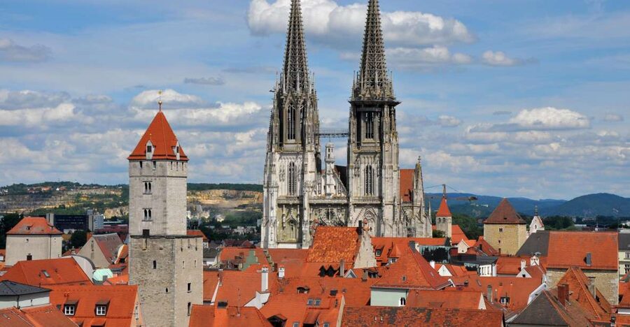 Regensburg: Express Walk with a Local in 60 minutes - Starting beside Regensburg’s Old Stone Bridge
