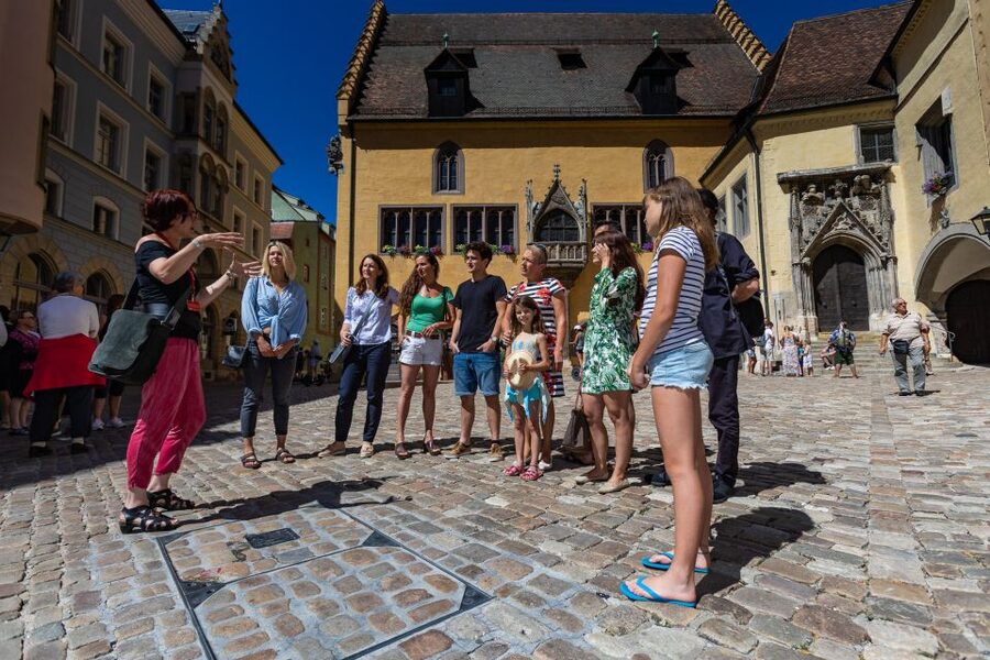 Regensburg: Guided City Walking Tour of the Old Town - What the Guide Adds to the Experience