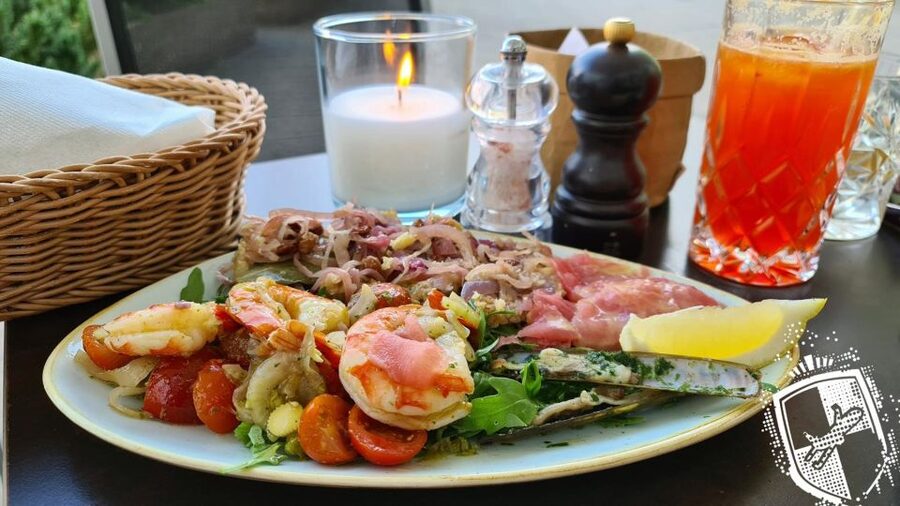 Regensburg: walking tour with italian wines and food tasting - Guides, Languages, and Group Feel