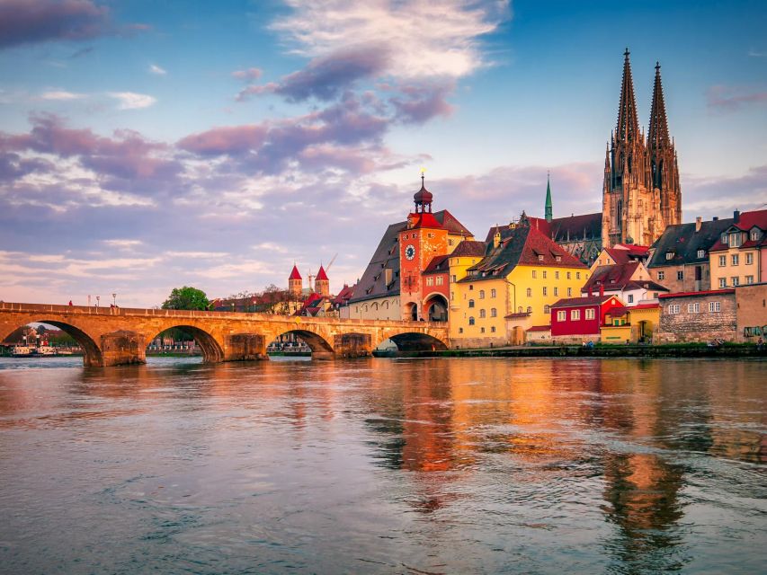 Regensburg: walking tour with italian wines and food tasting - Three Italian Wines From Tuscany or Piedmont
