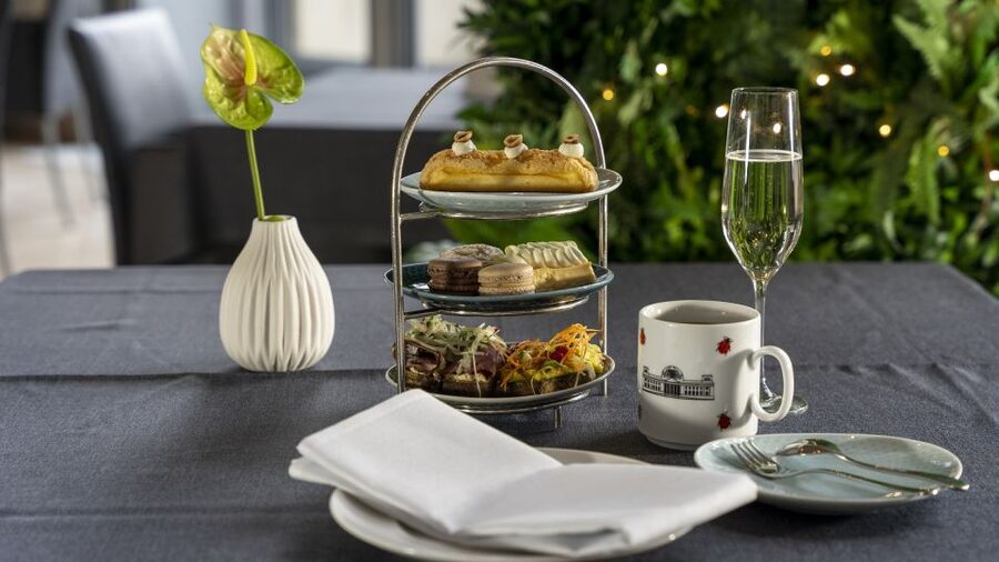 Rooftop Aperitif at Reichstag Käfer Restaurant - How much food will you receive?