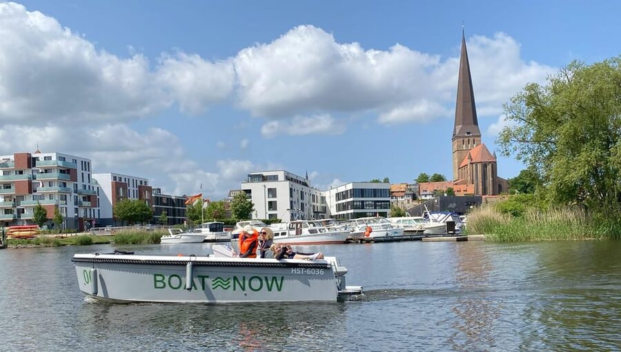 Rostock: Electric Boat Rental on the Warnow River - The staff experience can shape the first impression