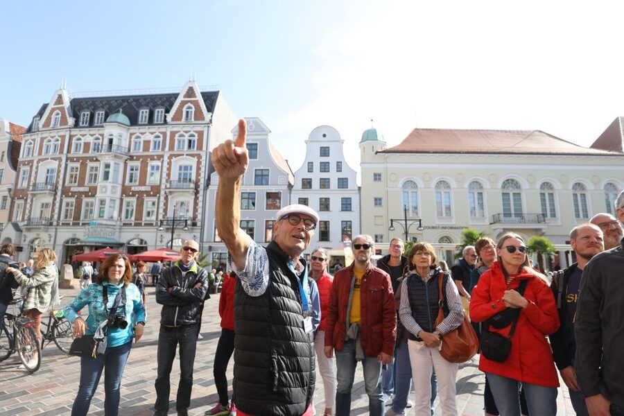 Rostock: Guided tour of the historic city center - Town Hall and the main city-center route