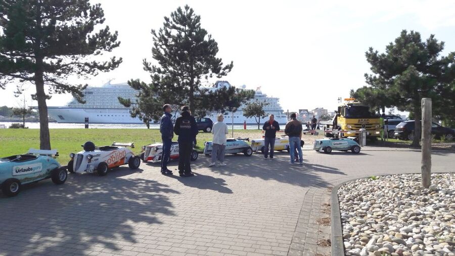 Rostock: Hot Rod Sightseeing Tour to Warnemünde - How much value do you get for $206?