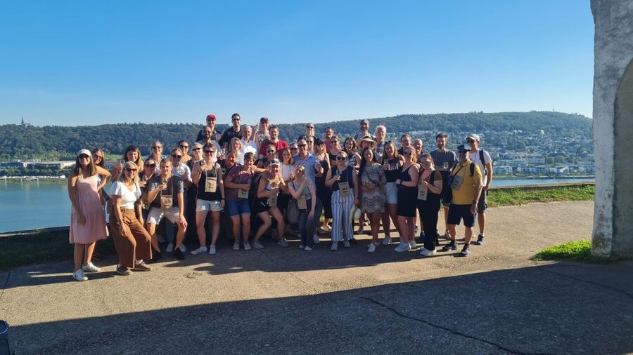 Rüdesheim am Rhein: wine hike and sights - Walking down through the vineyards and woods