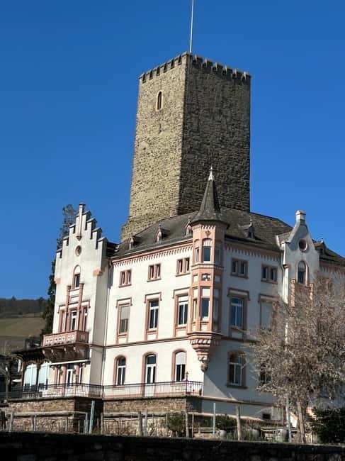 Rüdesheim: city tour with music and wine and Rüdesheim coffee - Walking through Rüdesheim and the Drosselgasse